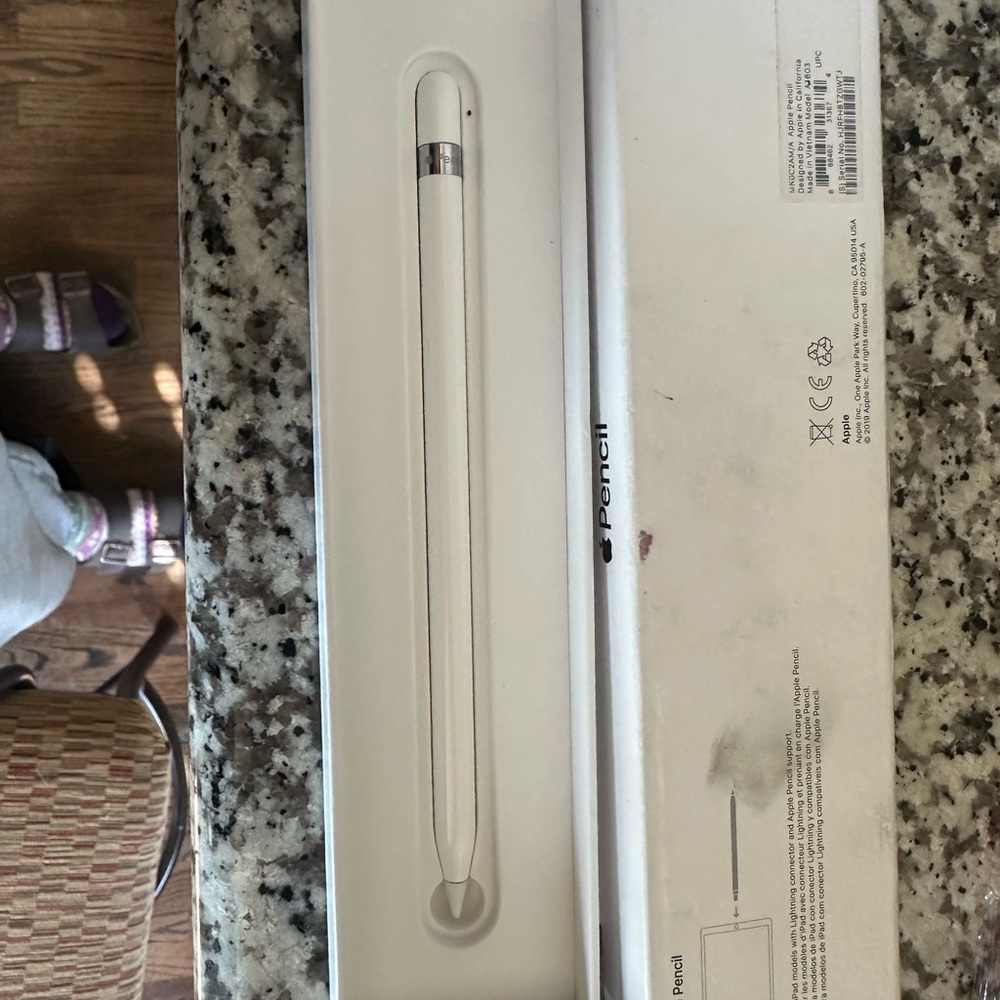 Apple Pencil (1st Generation) Stylus for Apple iPad - White (MQLY3AM/A)